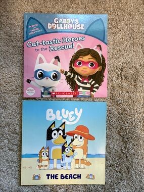 Scholastic Gabby's Dollhouse & Bluey Beach Picture Books - Pink & Blue Covers